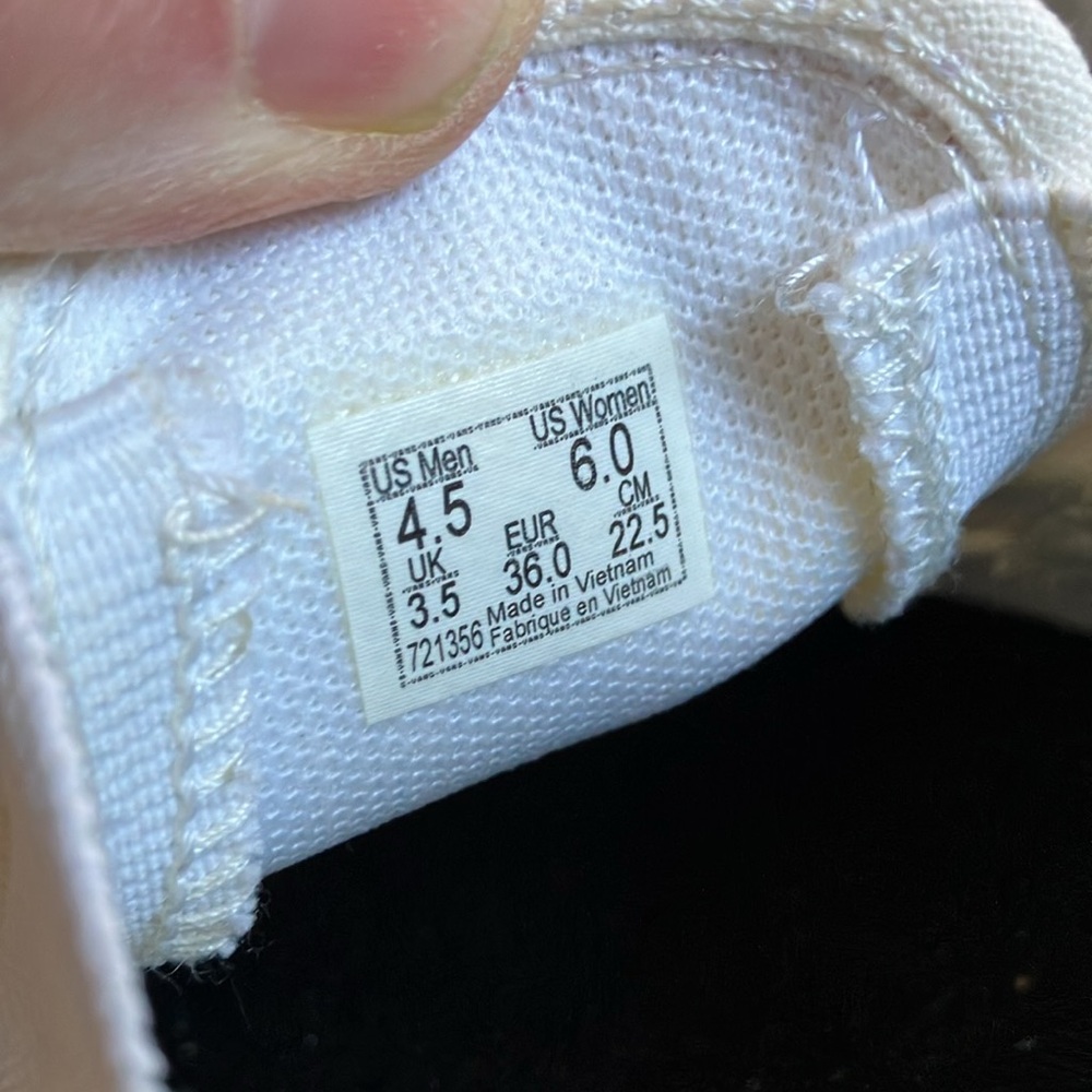 Vans - Picture 11 of 12